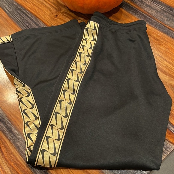 Nike Vintage Jogger Pants Black & Gold Nike Logo front Sides.  Mint Condition - Picture 8 of 10
